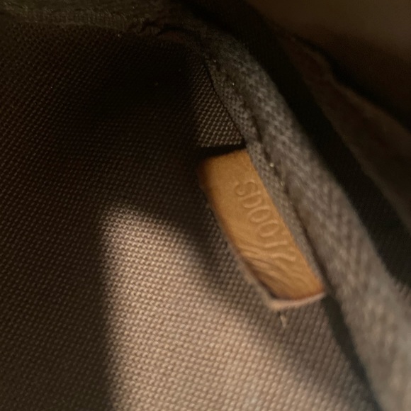 Louis Vuitton Monogram Pochette - Picture 5 of 5